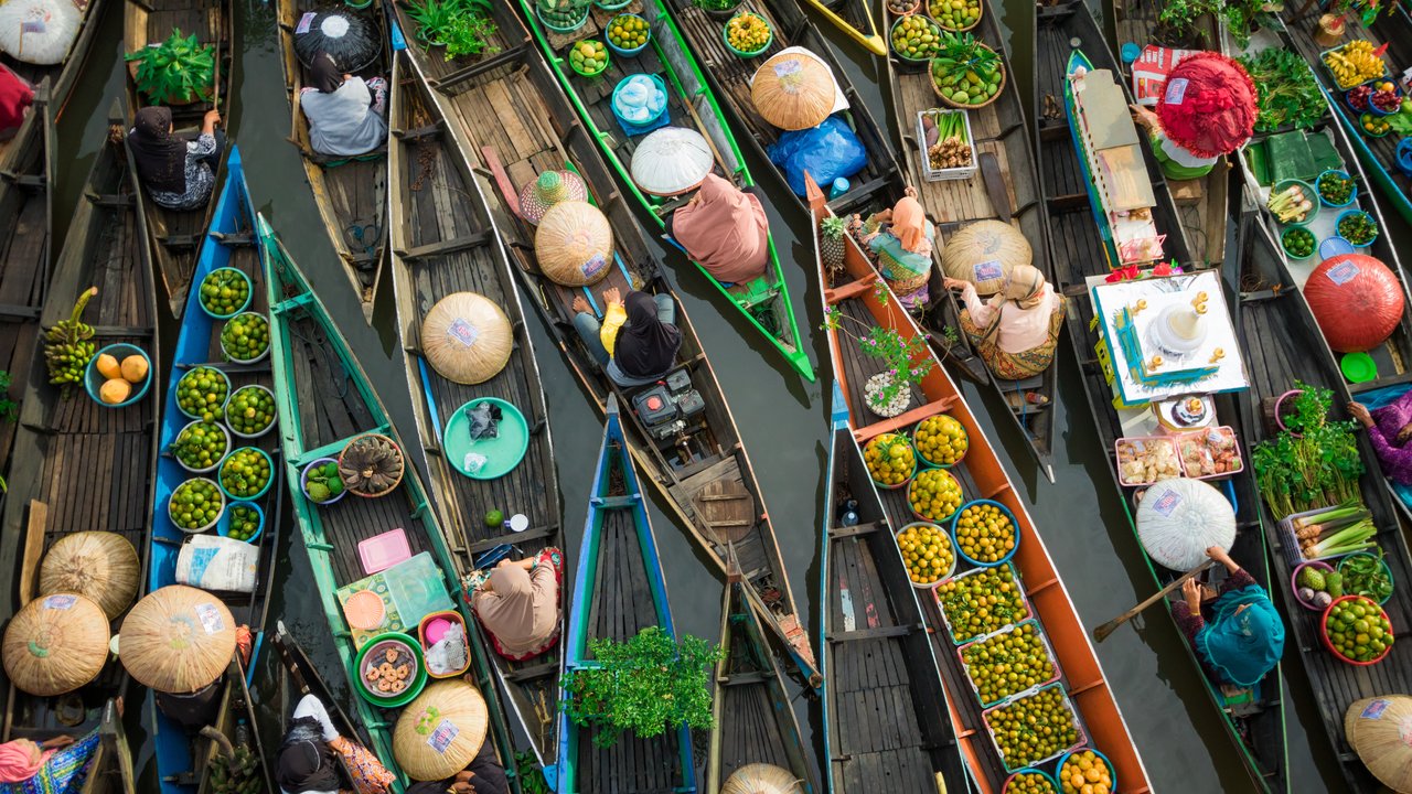 Munich Re 's oragnisation To ensure high-level expertise in the respective business fields, we bundle our services and products in two separate units – reinsurance and ERGO – under the umbrella of Munich Re (Group). MEAG manages the assets of Munich Re and ERGO.