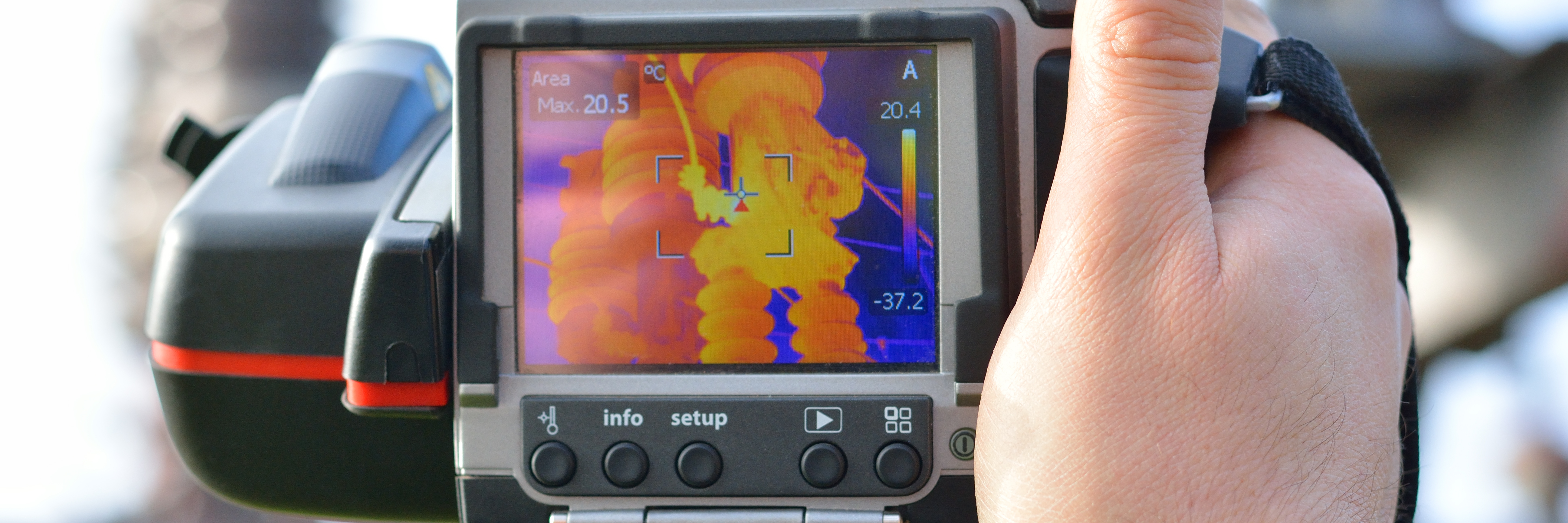 https://www.munichre.com/content/dam/munichre/hsb/hsb-iic/images/services-engineering-infrared-thermography-overview-hsb-508160564.jpg/_jcr_content/renditions/cropped.3_to_1.jpg./cropped.3_to_1.jpg