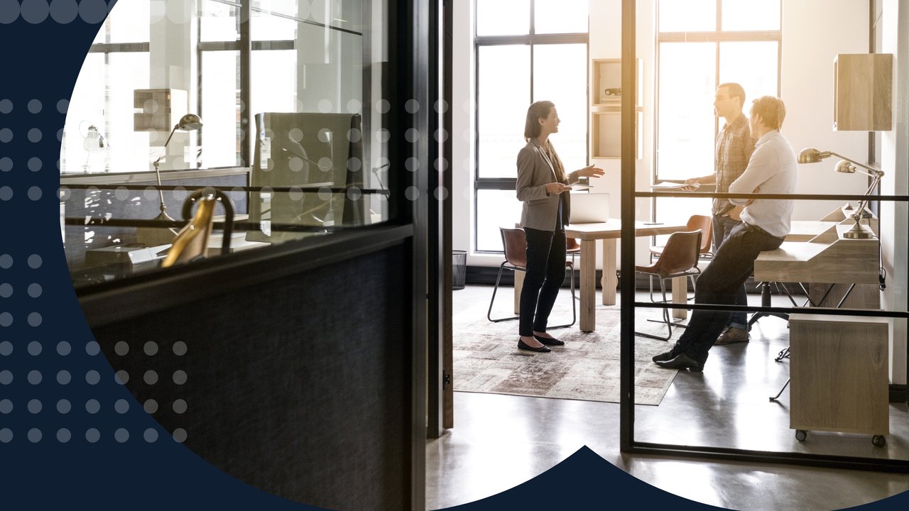 Munich Re Service GmbH Businesswoman explaining strategy to colleagues